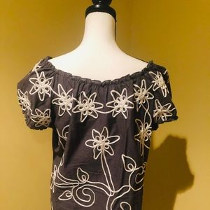 Unique grey and white top